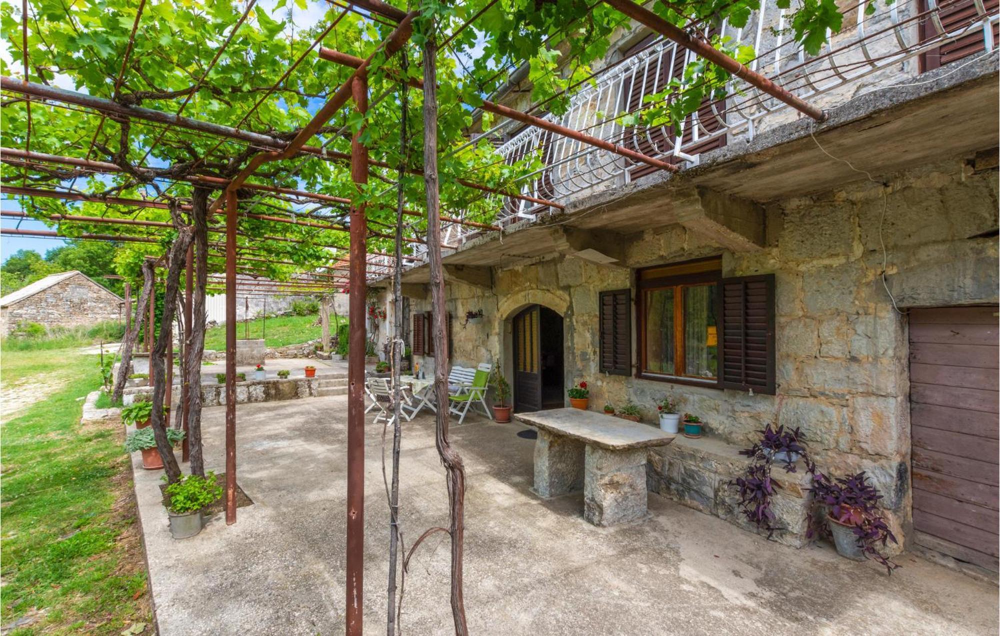Awesome Apartment In Svinisce With Kitchenette Exterior photo
